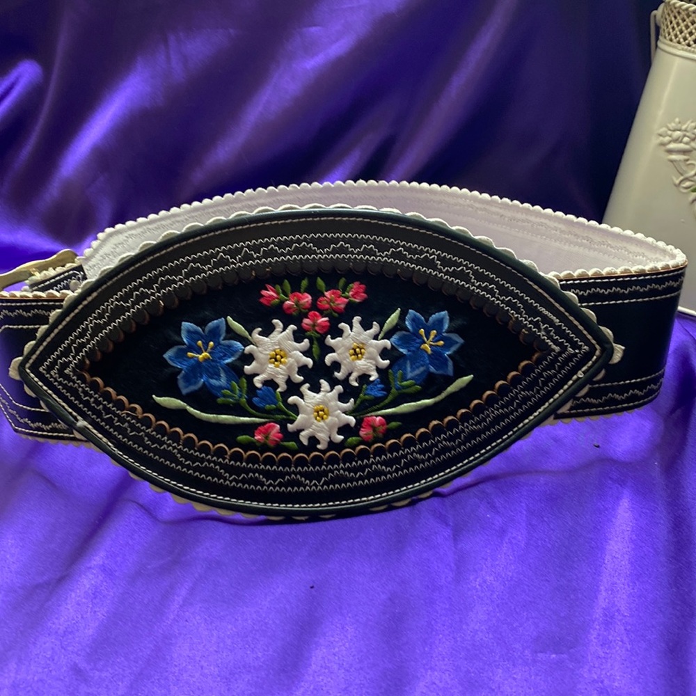 New 📌 Ernst Licht Trachtenhaus Stunning Edelweiss Leather Belt